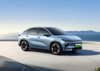 Больше Geely Tugella, с запасом хода 1525 км и расходом 4,95 л/100 км — 128 тыс. юаней (1,6 млн рублей). В Китае начали принимать предзаказы на гибридный купе-кроссовер Geely Atlas REV