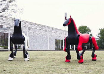 Робоконь китайской DEEP Robotics способен нести на себе наездника до 50 килограммов