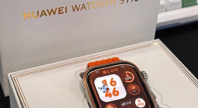 Умные часы Huawei Watch Fit 5 Pro впервые засветились на живых фото