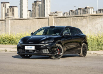 Для тех, кому ездить много и дешево: представлены BYD Seal 2026 06GT и Seal 2026 06 DM-i Touring Edition — от 112 тыс. юаней (1,3 млн рублей)