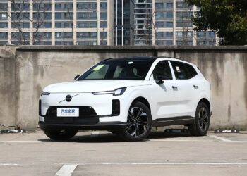 Представлен Volvo XC70 99th Anniversary Edition — 432-сильный гибрид со скидкой почти 40% на старте продаж