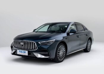 У Geely появился гибридный седан Galaxy Star 7: 424 л.с., полный привод и максимальное оснащение за 143 тыс. юаней (1,6 млн рублей)