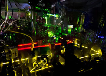 Физики создали атомные часы, способные обнаруживать темную материю