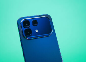 Показывает мемы на крышке, измеряет пульс и работает пауэрбанком: обзор Infinix NOTE 60 Pro