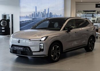 Новый Volvo XC70 представили в России: 462 л. с., полный привод и 1200 км на баке бензина