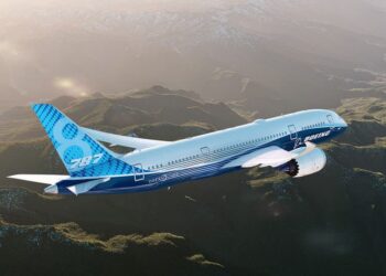 Boeing 787 Dreamliner задерживается из-за двигателей и кресел
