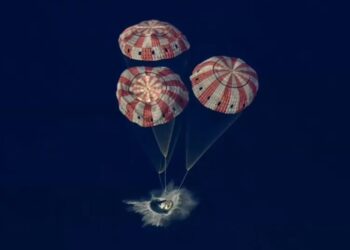 Экипаж Artemis II успешно вернулся на Землю после полёта к Луне