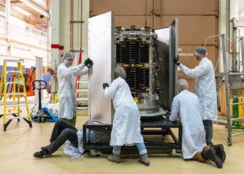 NASA и Katalyst готовят спутник LINK для спасения обсерватории Swift от схода с орбиты