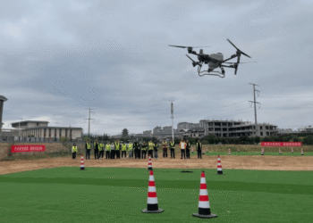 В Китае успешно испытали технологию непрерывной подзарядки дронов в полете