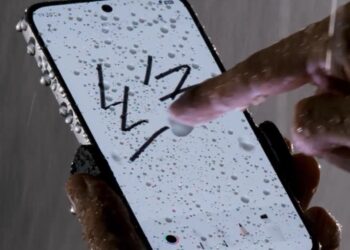 OPPO готовит первый смартфон с дисплеем, который будет работать даже в ливень