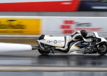 Паровой мотоцикл Force of Nature мгновенно разгоняется до 310 км/ч