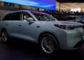 Заменитель Toyota Grand Highlander с официальной гарантией и в два раза мощнее: большой семейный кроссовер Wey V9X протестировали морозом перед выходом в России