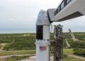 SpaceX запускает трёхтонную посылку к МКС: ракета Falcon 9 с кораблём Dragon уже на стартовой площадке
