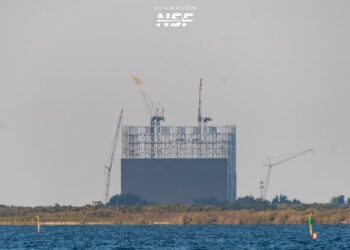 Одни из крупнейших сооружений в мире. Gigabay, где будут собирать тысячу Starship в год, сравнили с Mega Bay