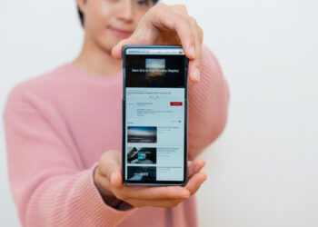 Samsung разрабатывает сверточные дисплеи для собственных смартфонов