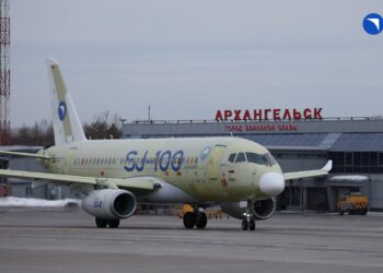 Российский салон для SJ-100 оказался лучше зарубежного, самолет планируют сертифицировать в августе 2026 года