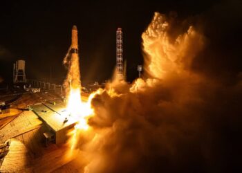 Первый старт новой ракеты «Союз-5» с самым мощным жидкостным ракетным двигателем в мире показали на эффектных фото