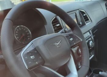 Руль с обогревом, климат-контроль и кнопка режима Off Road. Опубликованы живые фото нового УАЗа «Патриот»