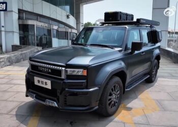 Особый Land Cruiser Prado 250 оценили в 500 тыс. юаней (5,8 млн рублей) — он похож на Гелендваген