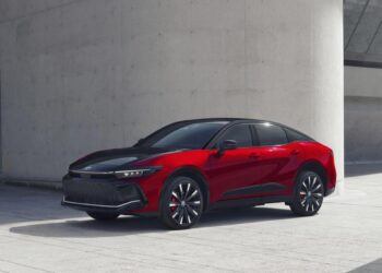 Toyota наконец исправила главный недостаток Crown, но за это придется доплатить: представлен Toyota Crown 2027 — с полным приводом в базе
