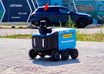 В Астане заработала доставка роботами-курьерами Яндекса