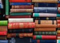 ИИ-компании скупают миллионы книг и уничтожают их ради обучения нейросетей