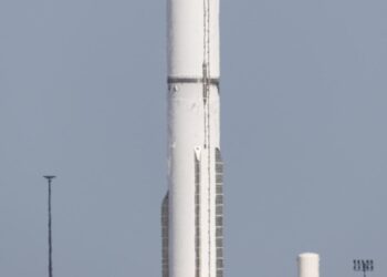 «Морозный» Super Heavy, который попытаются поймать лапами Mechazilla: SpaceX полностью заправила Booster 21 криогенным топливом