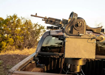 Роботизированная боевая система Bullfrog M240 может самостоятельно отслеживать и выцеливать людей