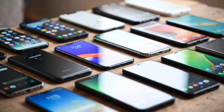 Samsung тут не место: Huawei возглавила рынок, Apple заняла второе место, а Xiaomi замыкает топ-5 по продажам смартфонов в Китае