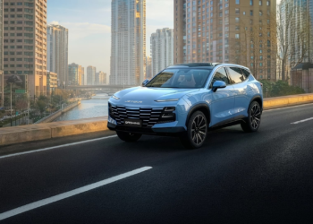 Kia, Lada и Jetour возглавили онлайн-продажи автомобилей в России