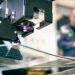 При выпуске остекления Superjet-100 и МС-21 начали использовать российский робот-лазер