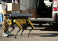 Знаменитый робопес Spot от Boston Dynamics готовится стать разносчиком посылок