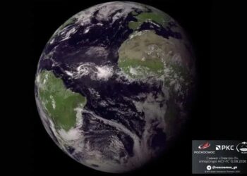 Спутник Роскосмоса сделал фото Земли во время солнечного затмения