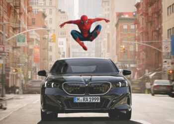 Владельцы BMW недовольны появлением рекламы “Человек-паук: Новый день” на центральных дисплеях авто