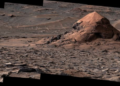 Curiosity передал снимки необычного «острова» на Марсе: останец высотой 6 м пережил миллионы лет эрозии