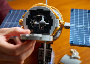 Lego выпустила точную копию телескопа Хаббл