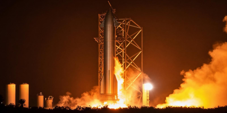 А вот теперь по-взрослому. Все двигатели нового Starship запустили одновременно