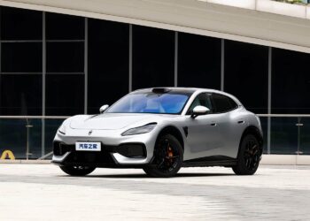 С дизайном Ferrari, 4 лидарами, 594 л.с, полным приводом и богатым оснащением — за 360 тыс. юаней (4,55 млн рублей). Стартовали предпродажи Luxeed RX от Chery и Huawei