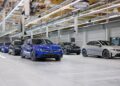 BMW уже не будет прежней: компания запустила в серийное производство новейший электроседан BMW i3 — он проезжает более 900 км на одной зарядке