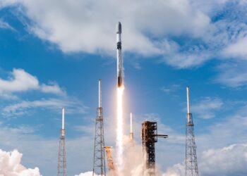 101-я миссия в 2026 году и 30-я успешная посадка: ракета Falcon 9 разом запустила 29 спутников Starlink