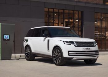 Ничего святого. Представлен совершенно новый Range Rover — на батарейках